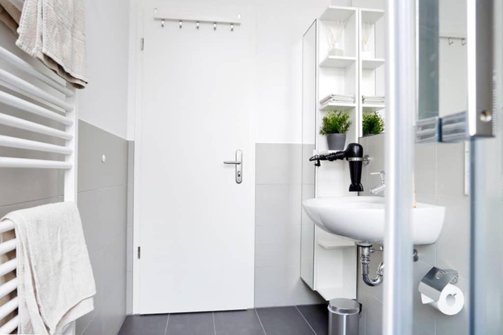 Sc 06 By Rockchair Apartments L Superhost Status L 4 Bedrooms Boxspringbeds 2 Bathrooms Balcony Elevator - Cozy Family & Business Flair Welcomes You! Berlin Exterior photo